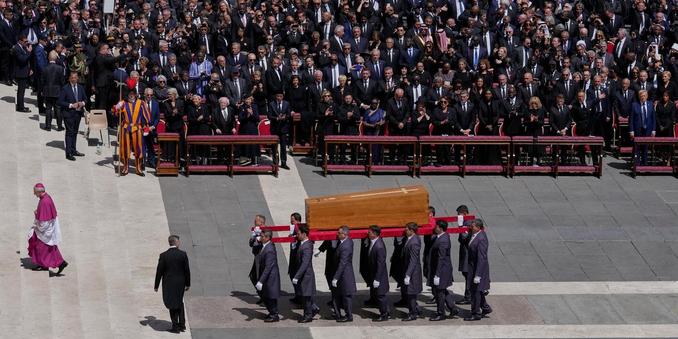 En direct, funérailles du pape François : après la messe funéraire, le cercueil a quitté le Vatican - Le Monde.fr