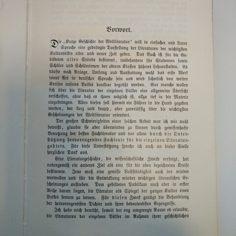 foto von seite 1 des vorworts der "kurzen geschichte der weltliteratur" von karl holtermann, freiburg 1912