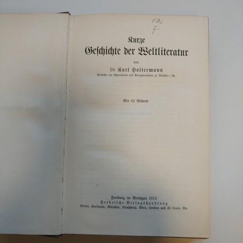 foto des titelblattes der "kurzen geschichte der weltliteratur" von karl holtermann, freiburg 1912