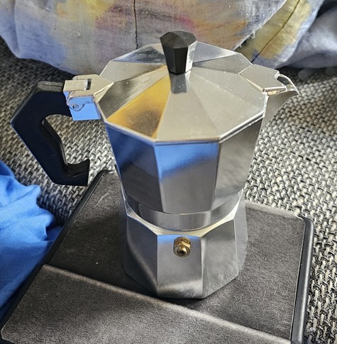 Foto: Espressokocher aus Aluminium mit Ventil,
