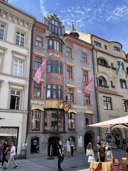 Historische Fassade in Innsbruck, heute Hard Rock Café 