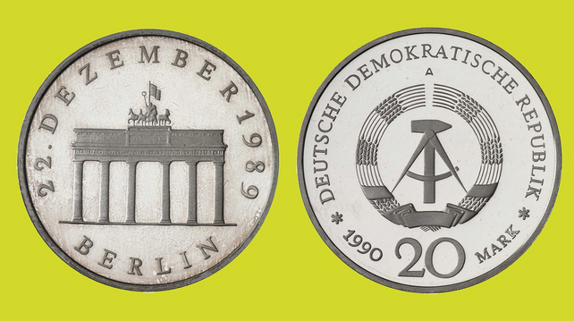 Foto: Vorder- und Rückseite Münze, Kopf Brandenburger Tor, Text: 22.12. 1989 Berlin, Zahl DDE, Staatswappen, 1990 20 Mark