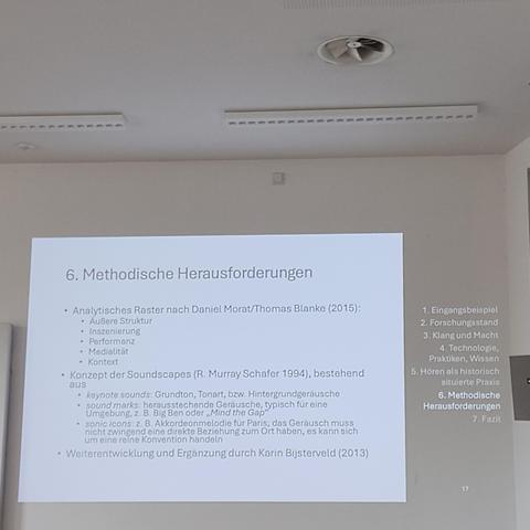 foto einer folie aus dem vortrag zu methodischen herausforderungen