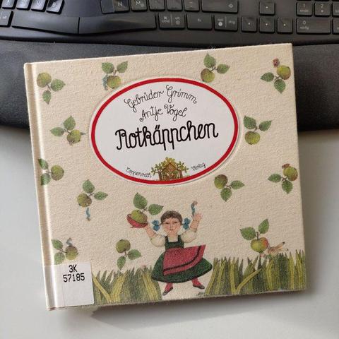 foto des bandes "rotkäppchen" der gebrüder grimm aus dem coppenrat-verlag, illustriert von antje vogel