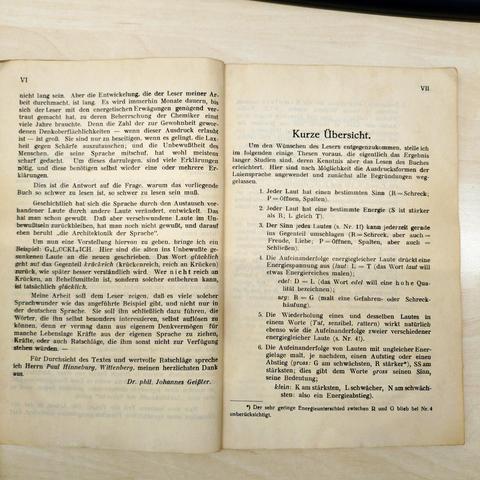 foto vom vorwort des buches "Der Sinn und die Architektonik der Sprache" von Johannes Geissler 1933, seite 2, und von "kurze übersicht" seite 1