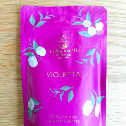 foto einer packung tee der sorte "violetta" von "la via del tè" aus florenz