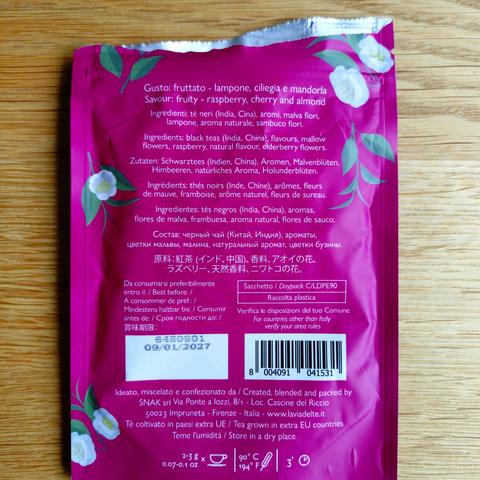 foto der rückseite einer packung tee der sorte "violetta" von "la via del tè" aus florenz