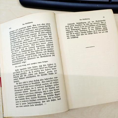 foto von seite 2 und 3 der einführung des zitierten buches