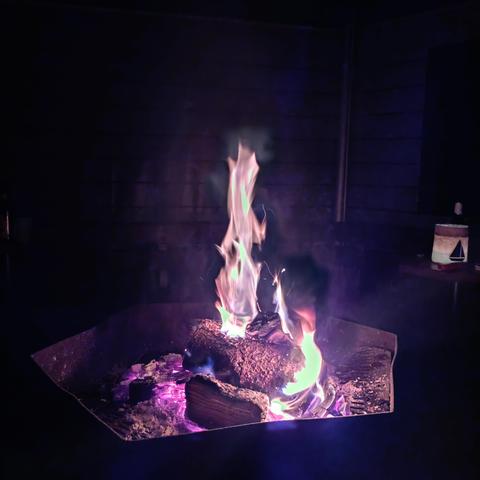 foto eines holzscheit-feuers