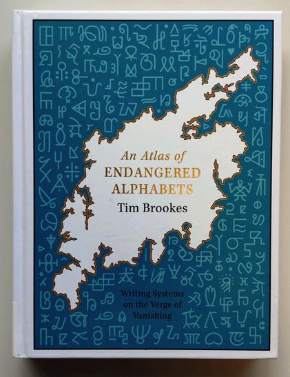 foto des buches "An atlas of endangered alphabets" von Tim Brookes