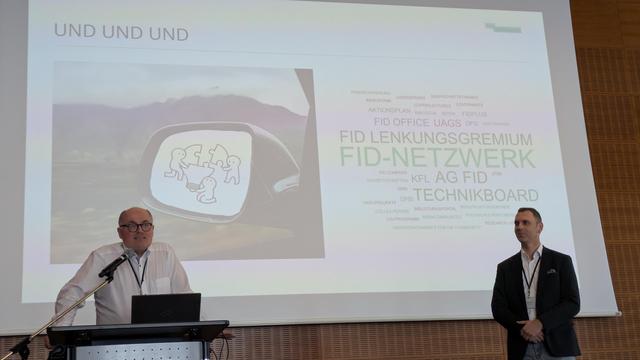 Robert Zepf und Matthias Fuchs führen und die Inhalte der #fid26 ein